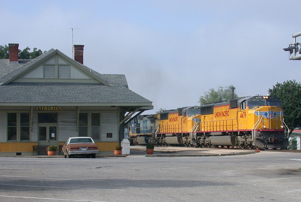 UP wings flying by the L&N depot